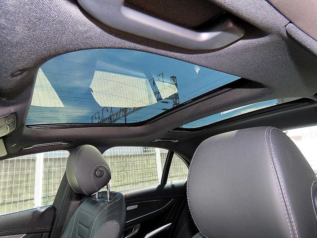 Mercedes-Benz E-Class — photo 17