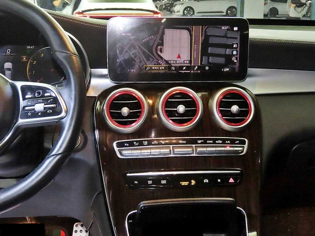 Mercedes-Benz GLC-Class — photo 11