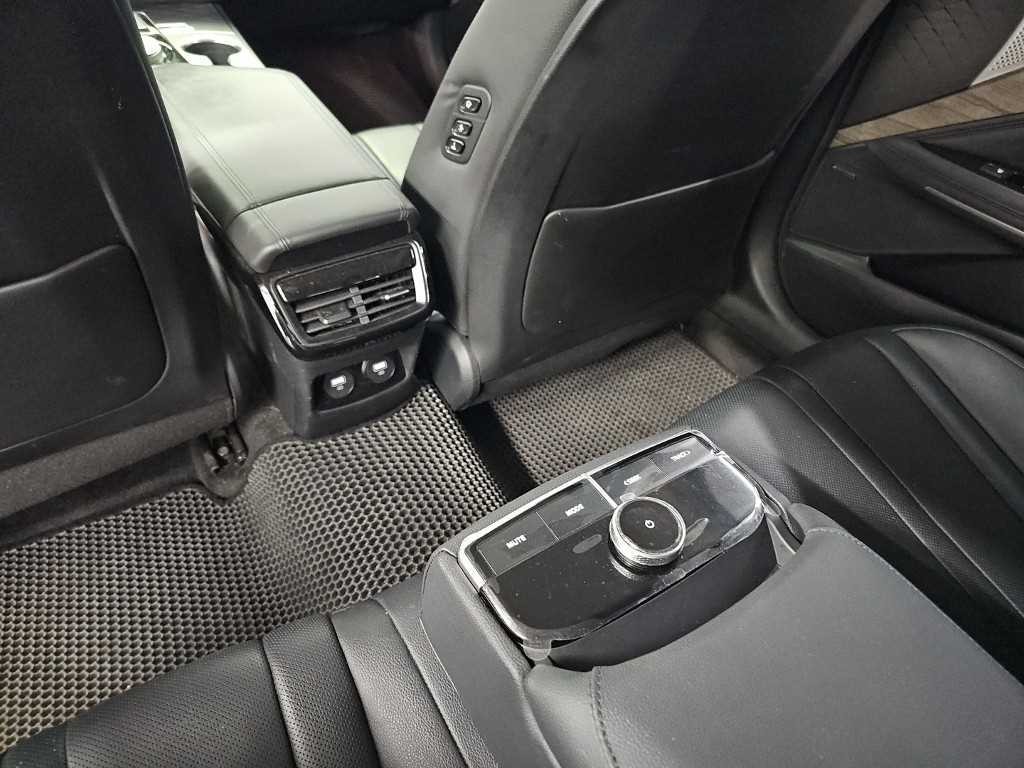Kia K8 — photo 13