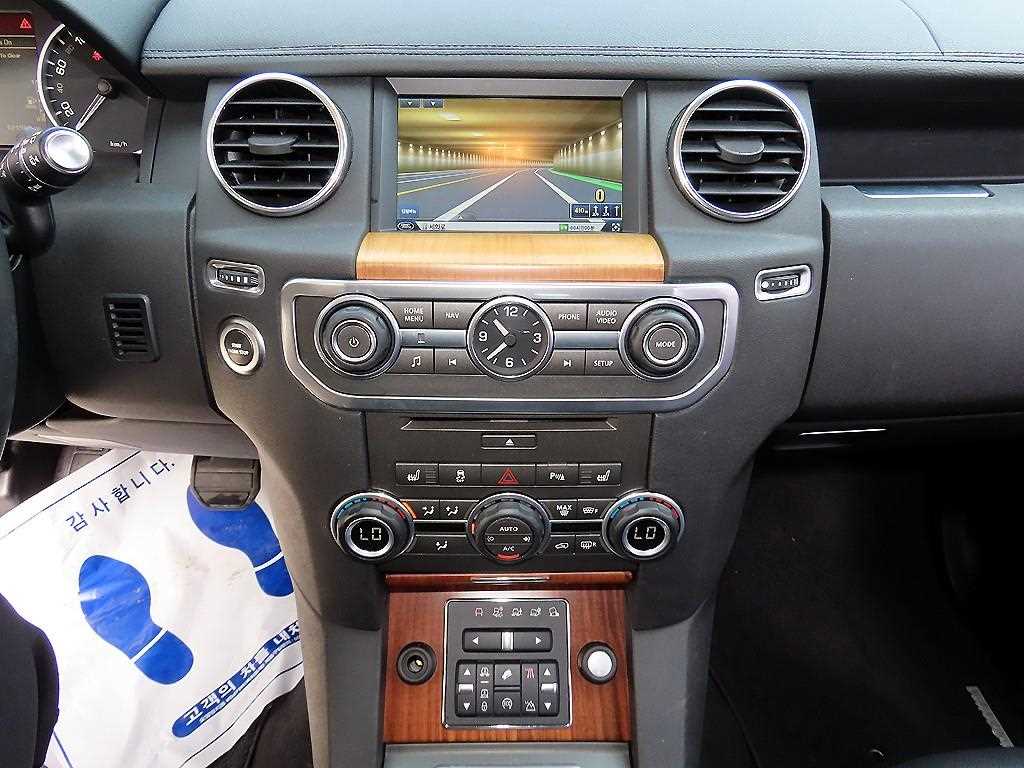 Land Rover Discovery — photo 12