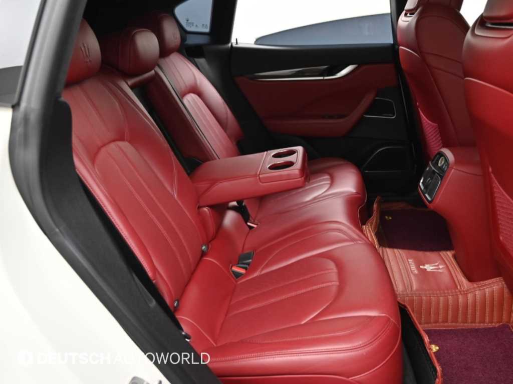 Maserati Levante — photo 12