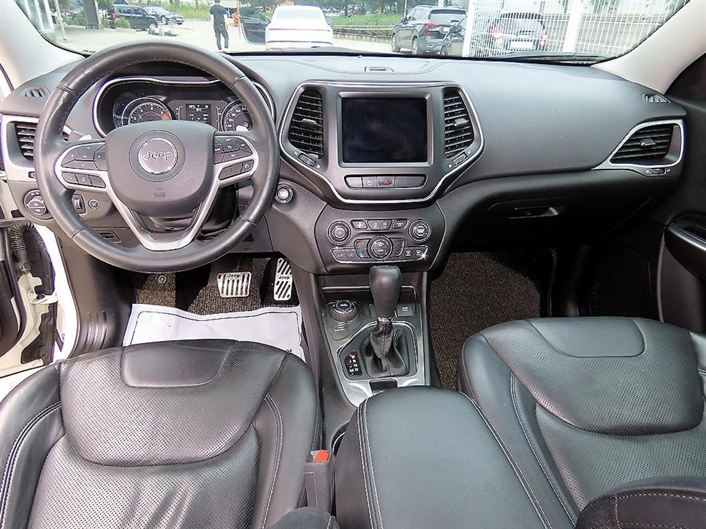 Jeep Cherokee — photo 07