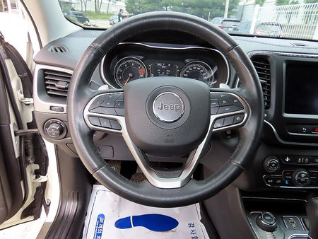 Jeep Cherokee — photo 08