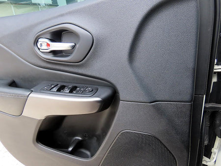 Jeep Cherokee — photo 11