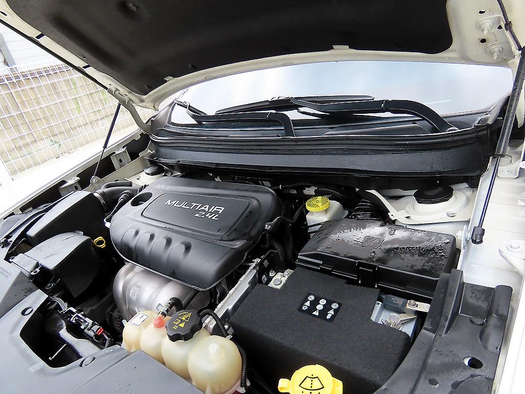 Jeep Cherokee — photo 19