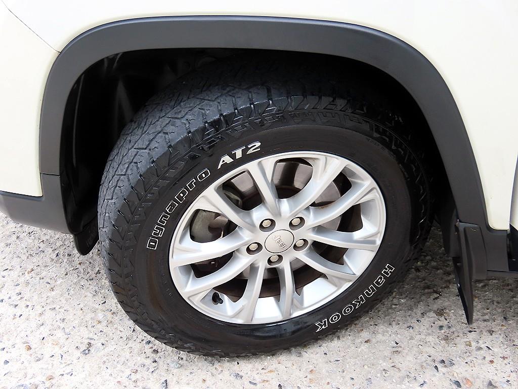 Jeep Cherokee — photo 20