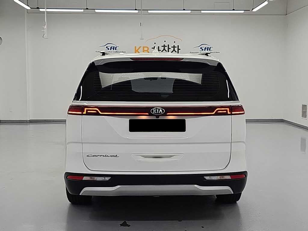 Kia Carnival — photo 04