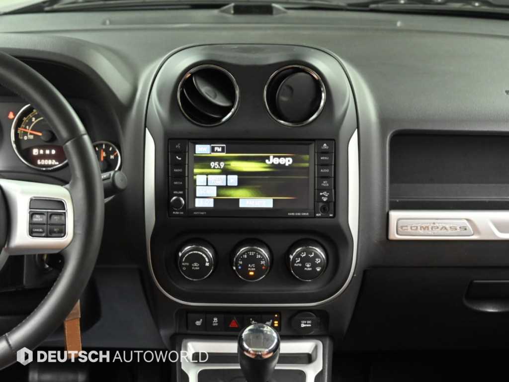 Jeep Compass — photo 14