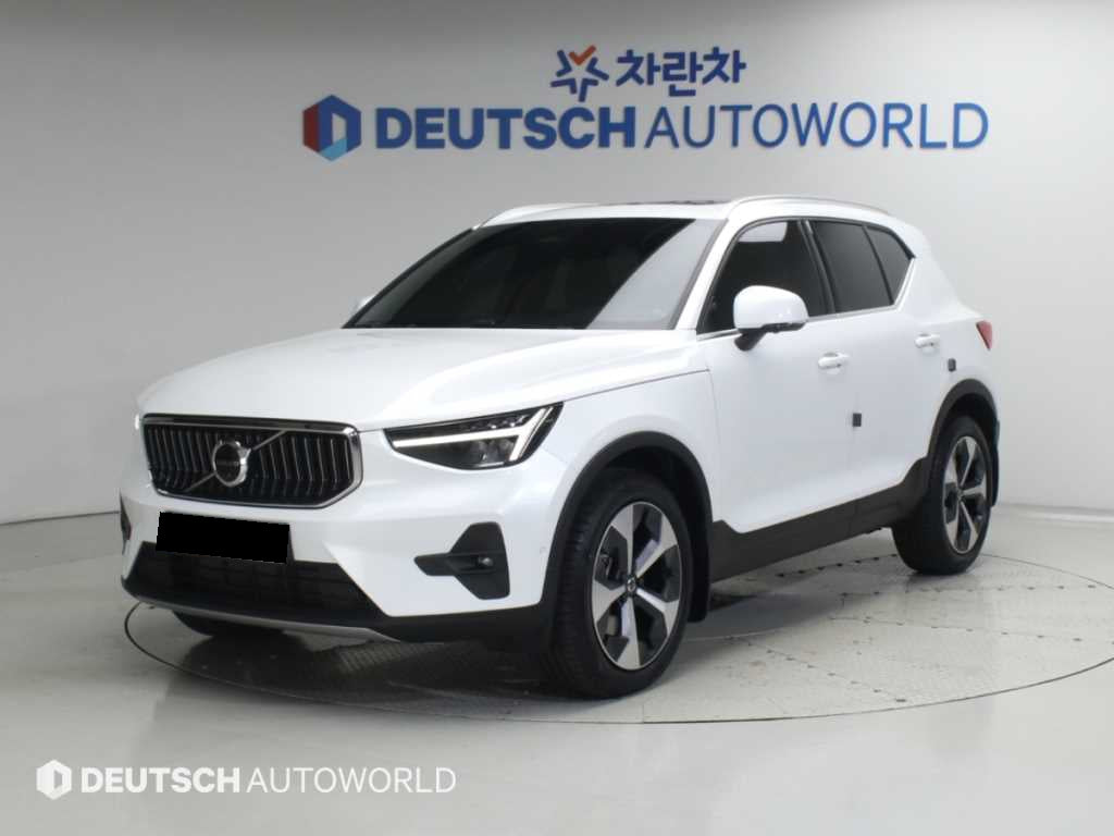 Volvo XC40 — photo 01