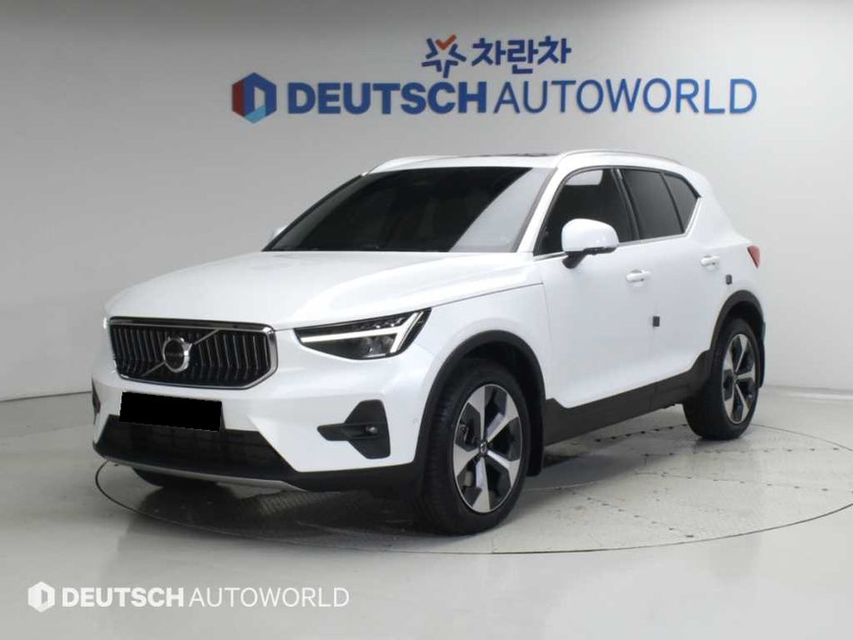 Volvo XC40 — photo 01
