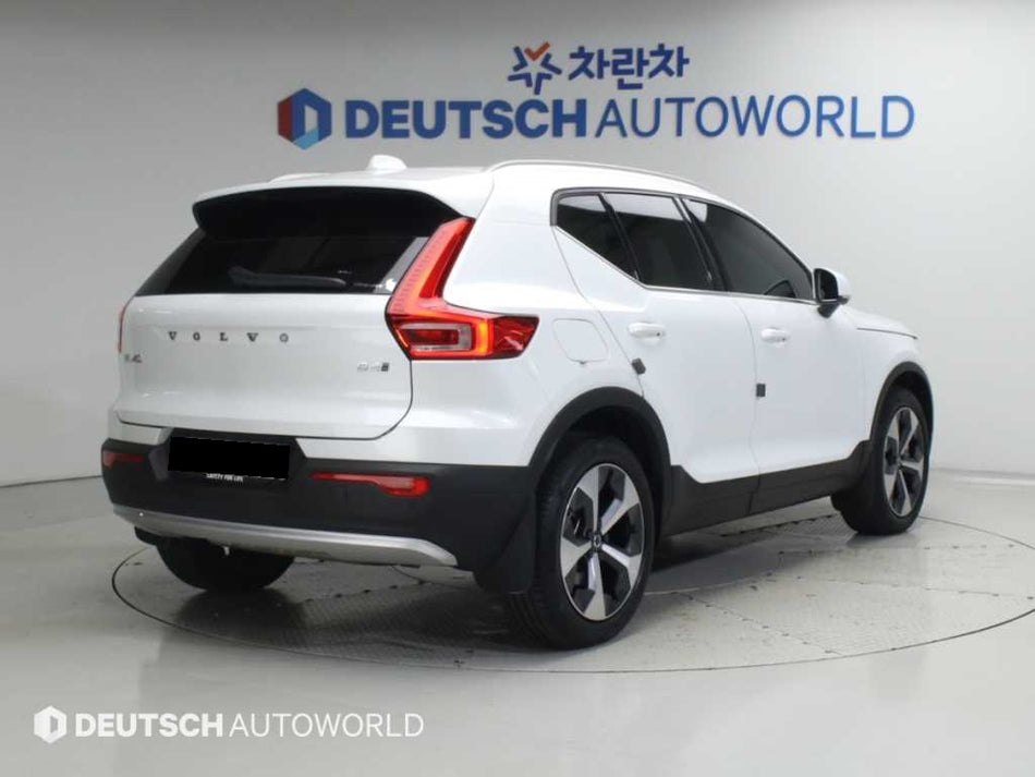 Volvo XC40 — photo 02