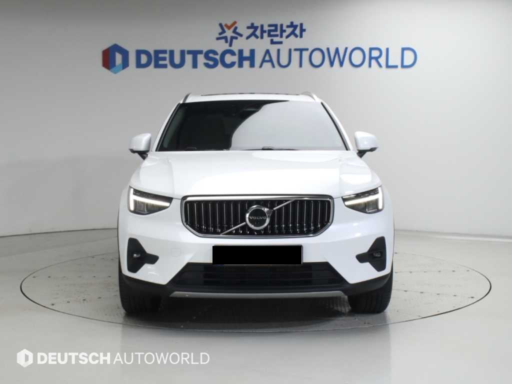 Volvo XC40 — photo 03