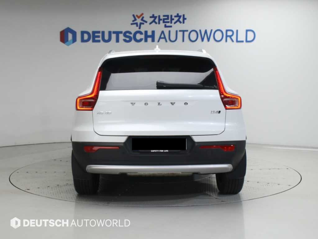 Volvo XC40 — photo 04