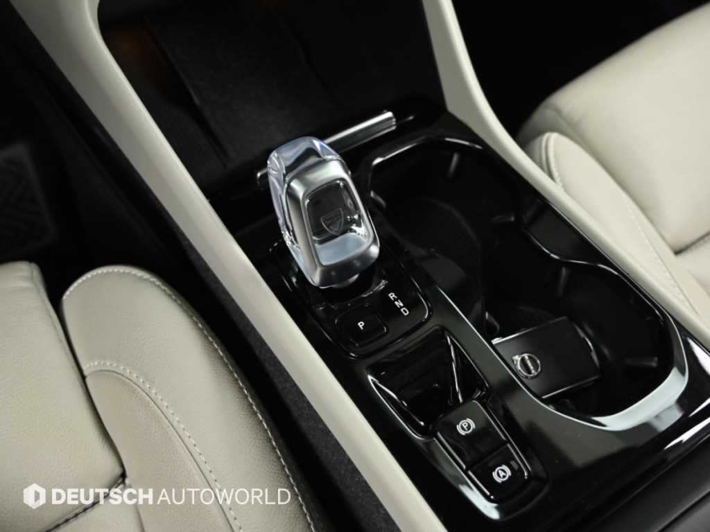 Volvo XC40 — photo 09