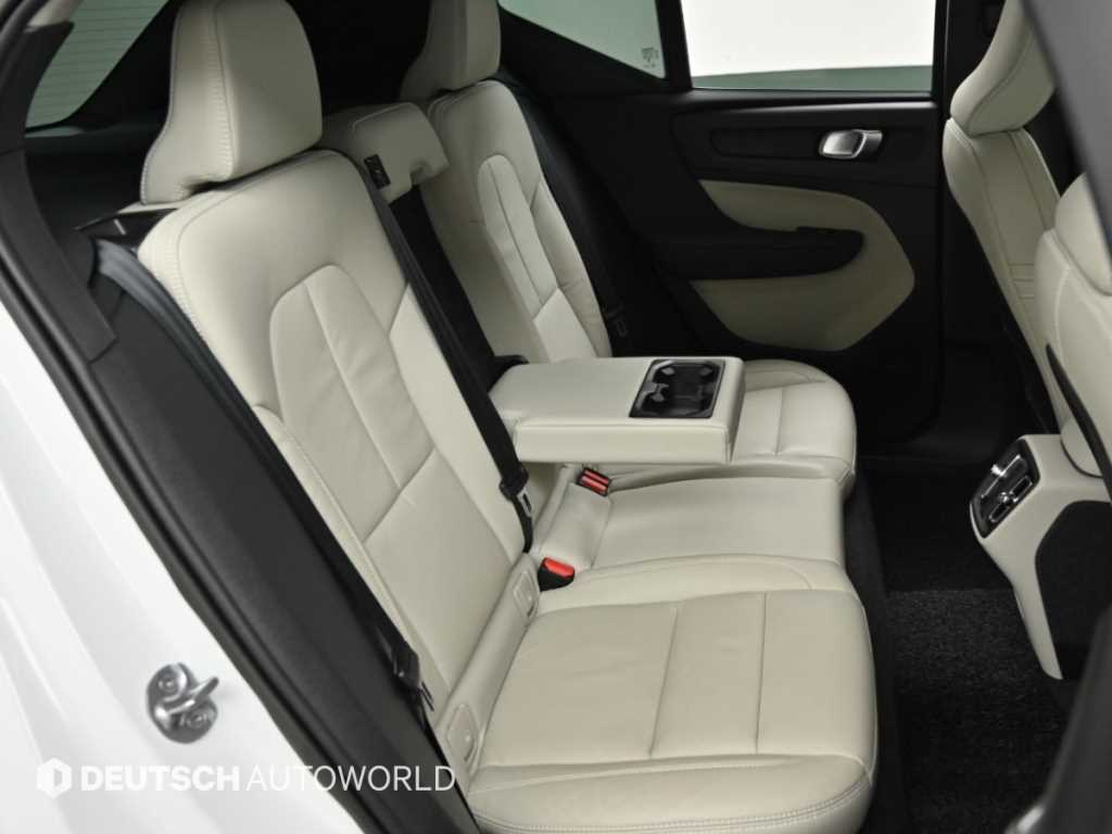 Volvo XC40 — photo 12