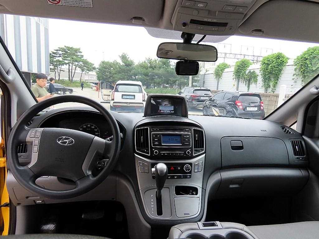 Hyundai Starex — photo 08
