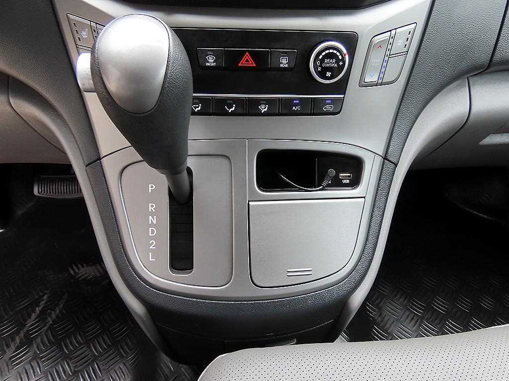 Hyundai Starex — photo 11