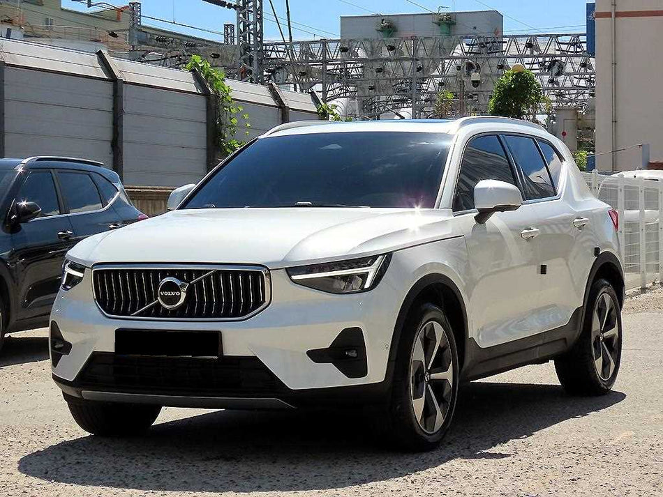 Volvo XC40 — photo 02