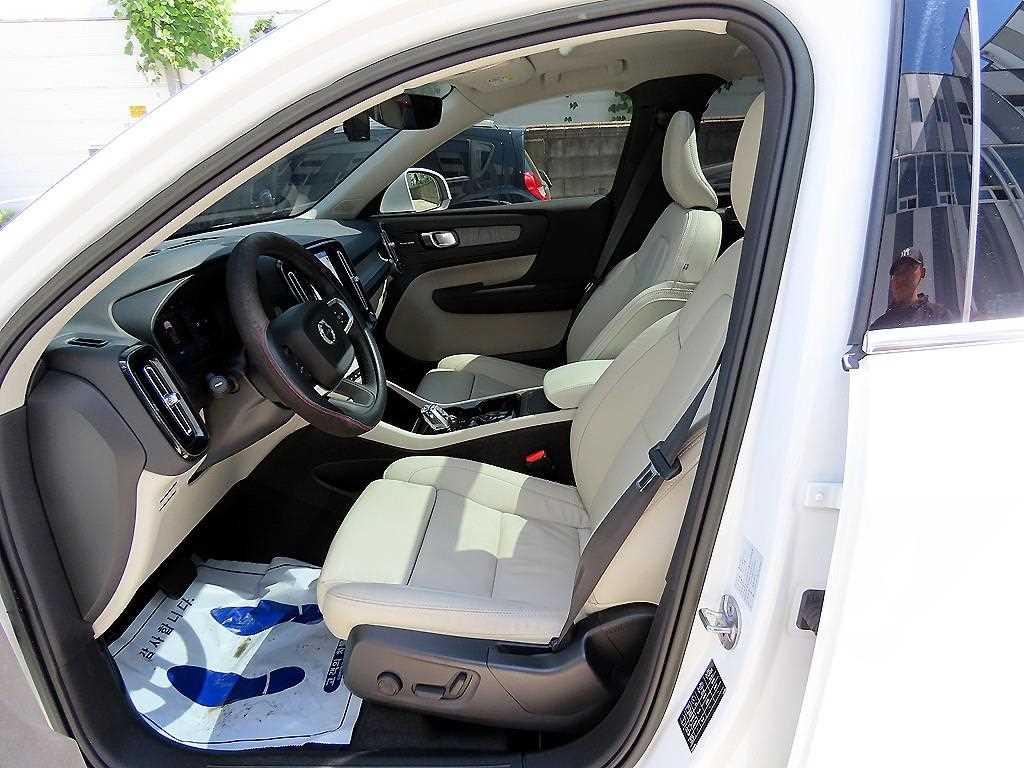 Volvo XC40 — photo 05