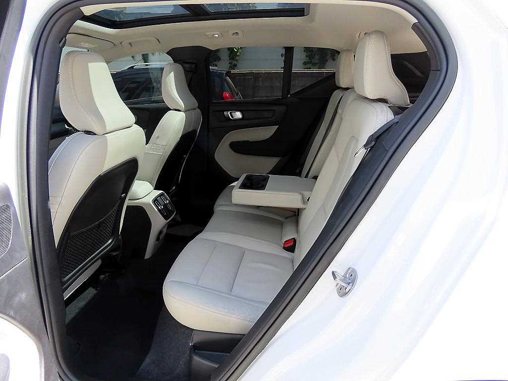 Volvo XC40 — photo 06