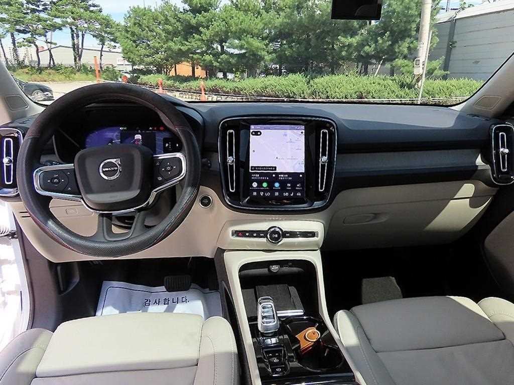 Volvo XC40 — photo 07