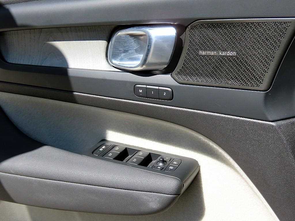 Volvo XC40 — photo 11