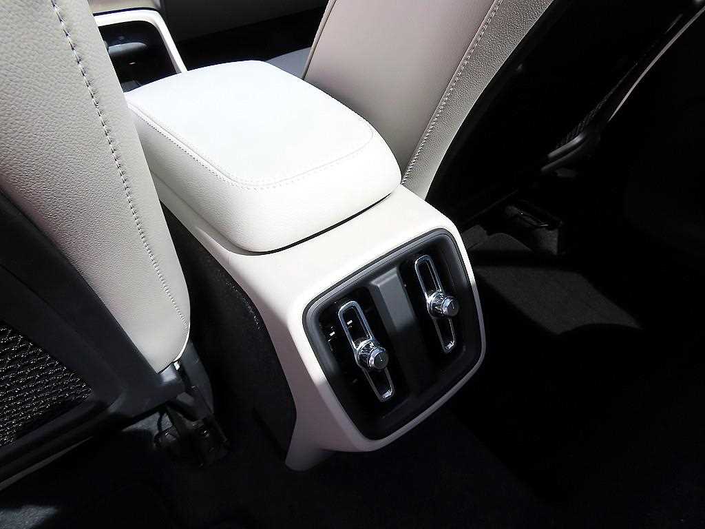 Volvo XC40 — photo 15