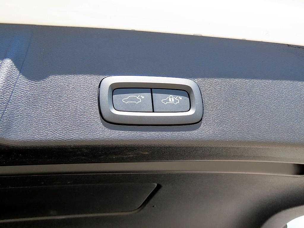 Volvo XC40 — photo 16