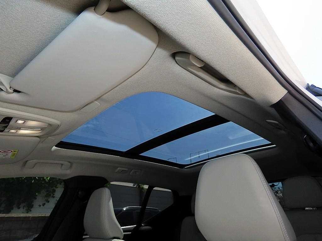 Volvo XC40 — photo 17