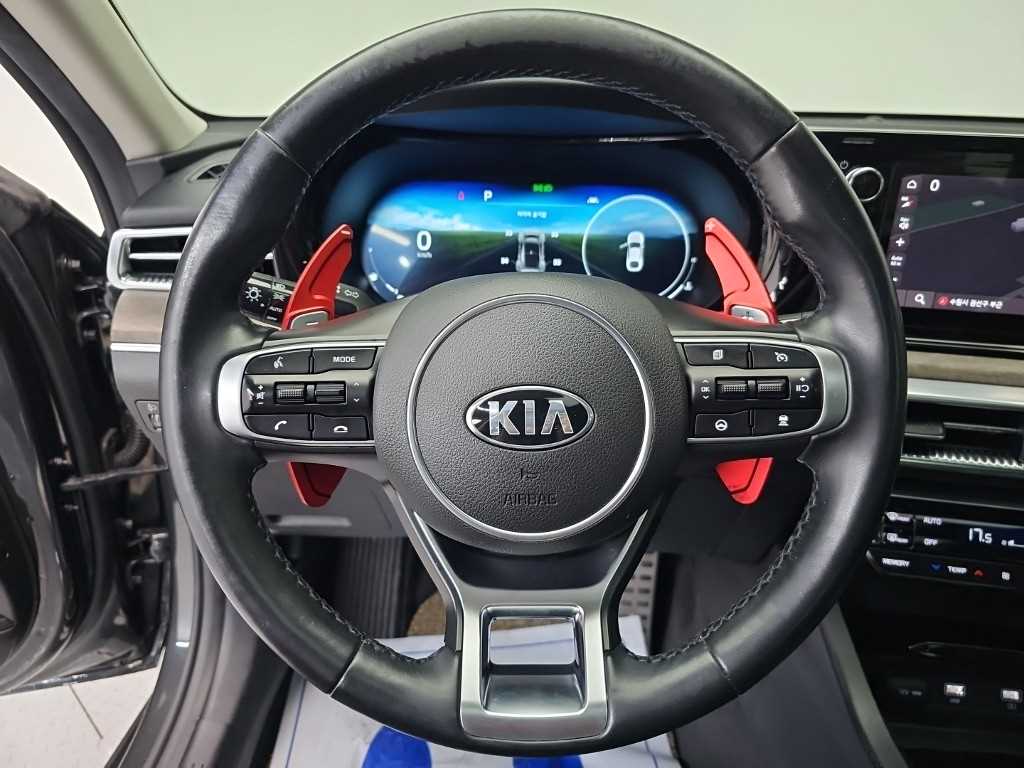 Kia K5 — photo 09