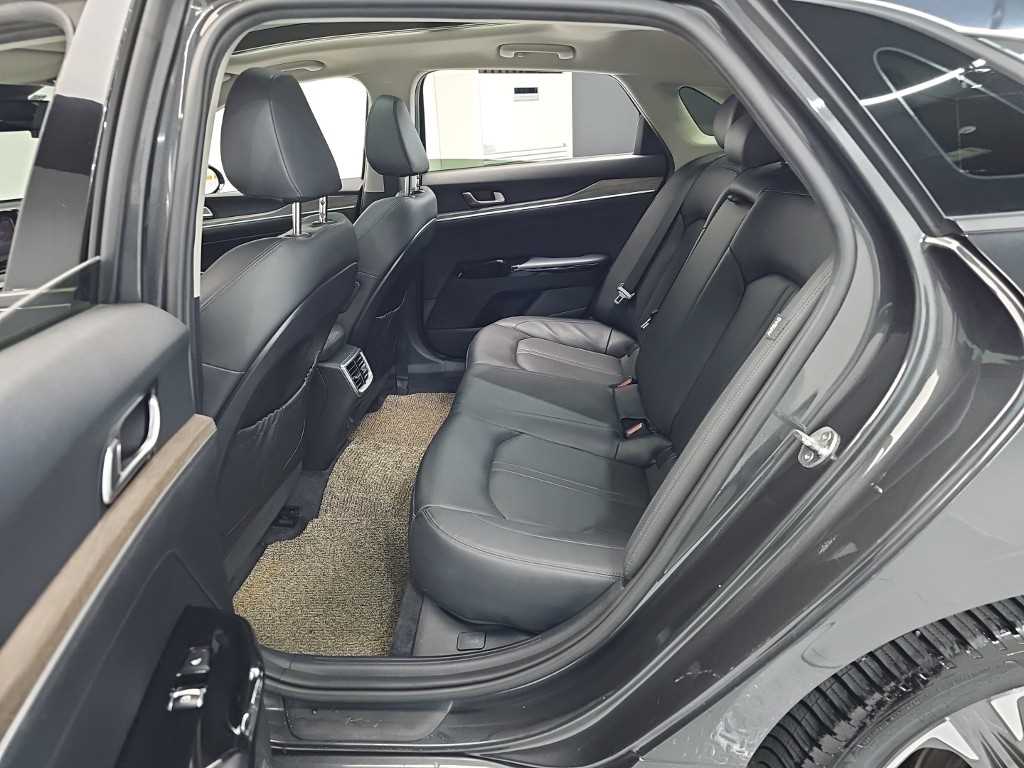 Kia K5 — photo 12