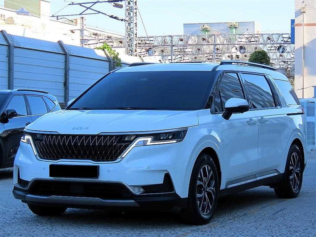 Kia Carnival — photo 02