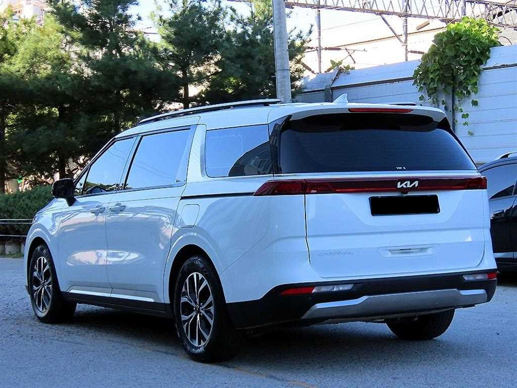 Kia Carnival — photo 03