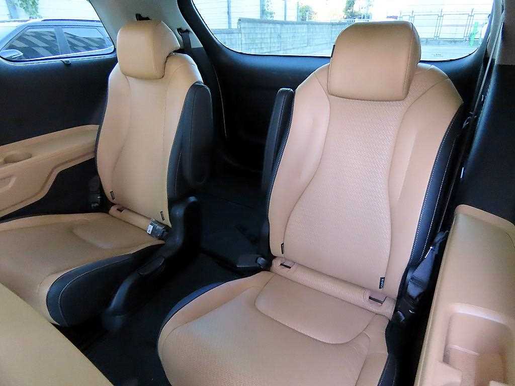 Kia Carnival — photo 07