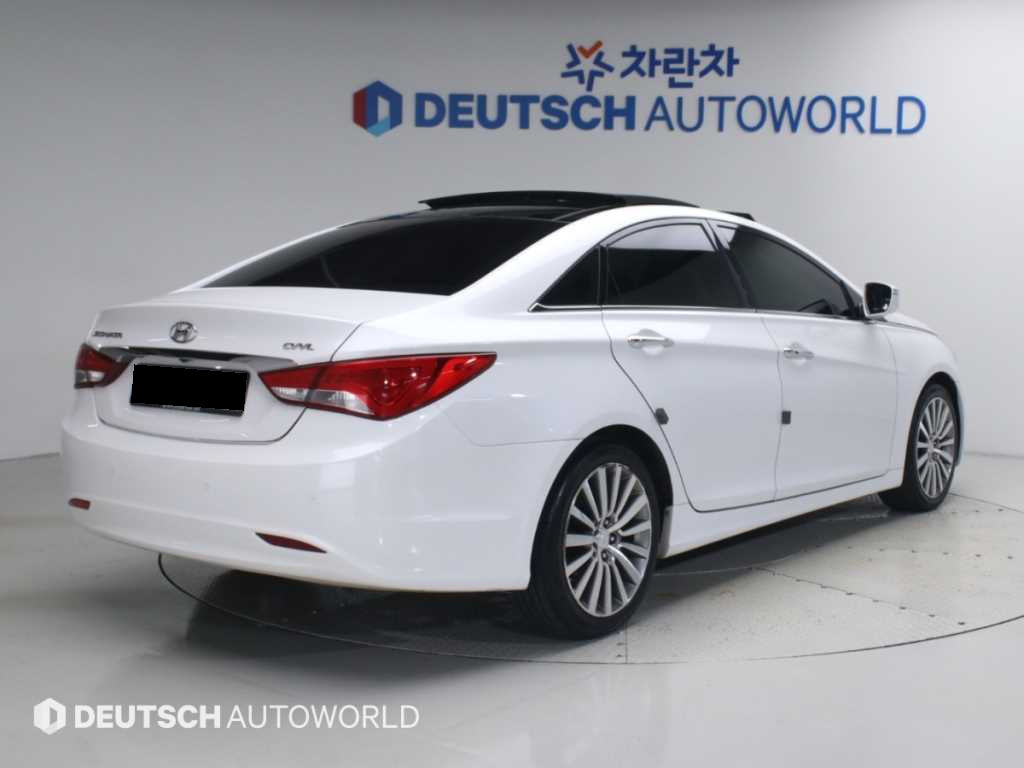 Hyundai Sonata — photo 02