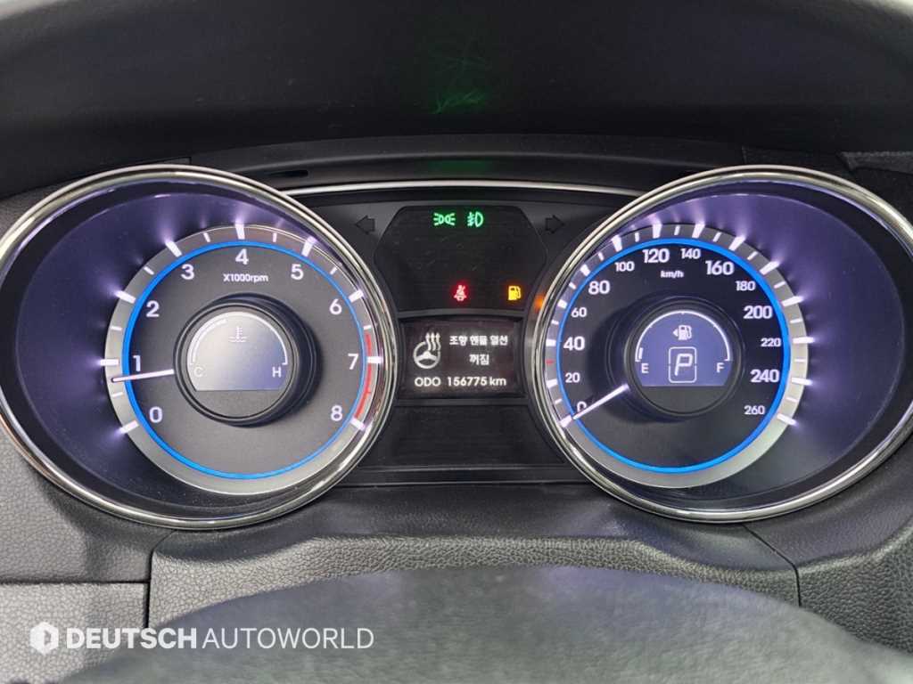 Hyundai Sonata — photo 09