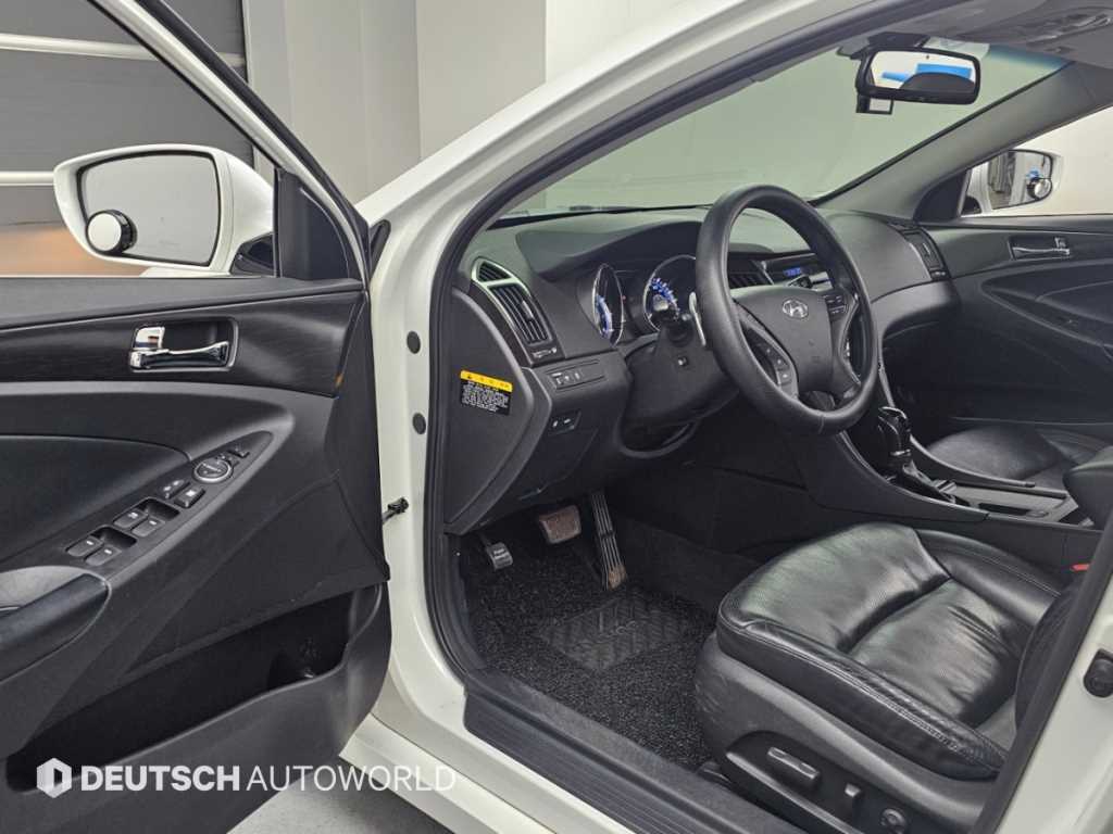 Hyundai Sonata — photo 10