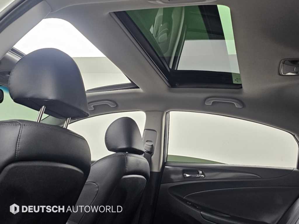 Hyundai Sonata — photo 11