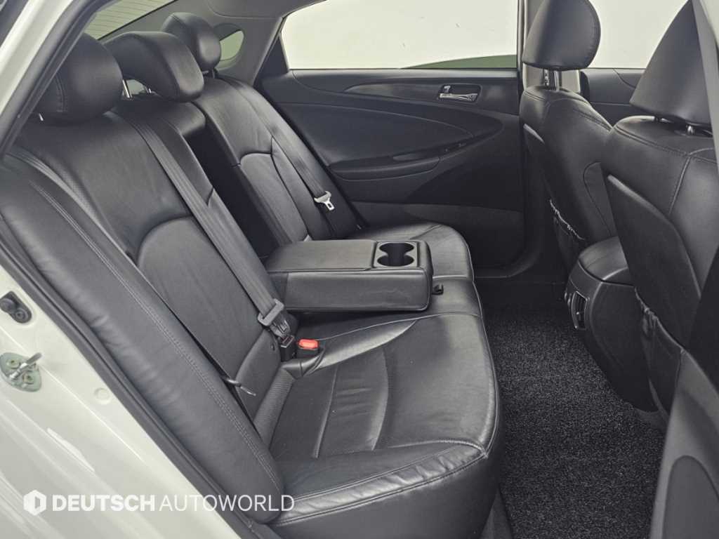 Hyundai Sonata — photo 13