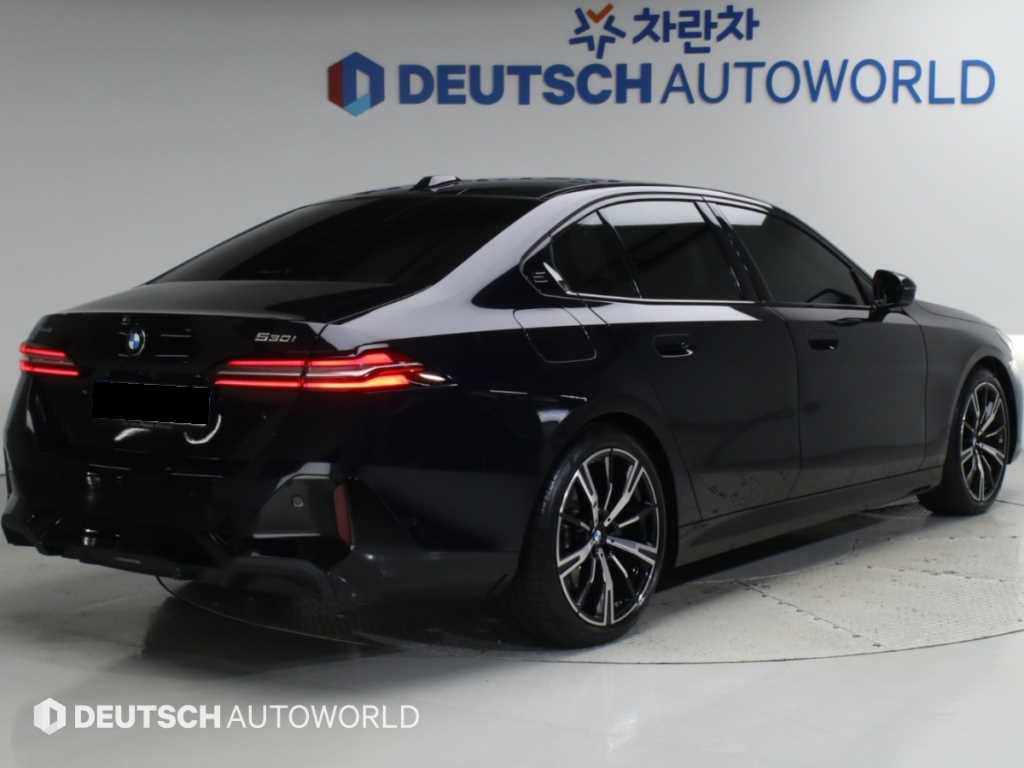 BMW 5-Series — photo 02