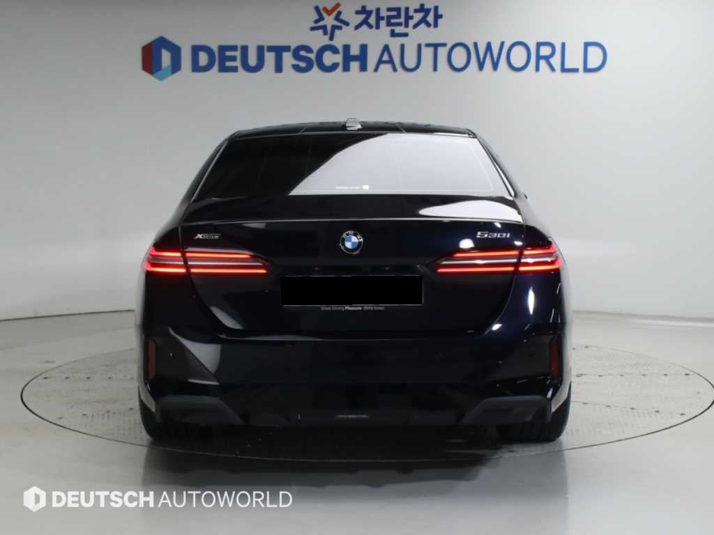 BMW 5-Series — photo 04