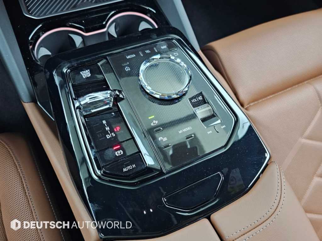 BMW 5-Series — photo 09