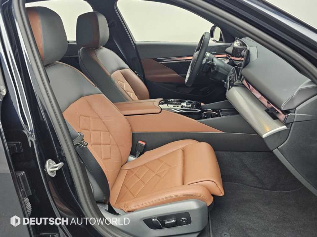 BMW 5-Series — photo 10