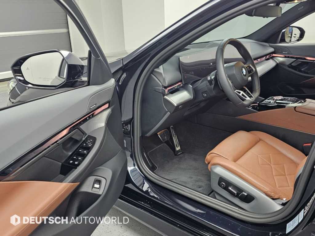 BMW 5-Series — photo 11