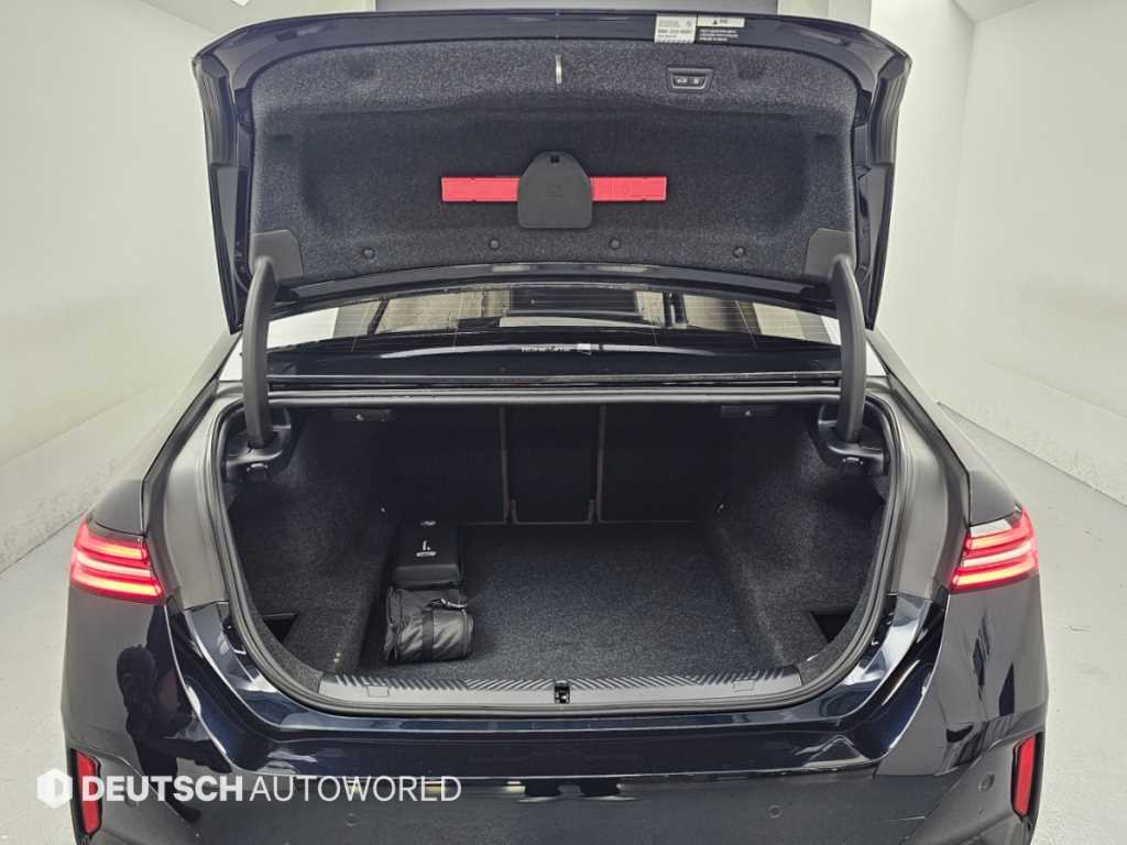 BMW 5-Series — photo 19
