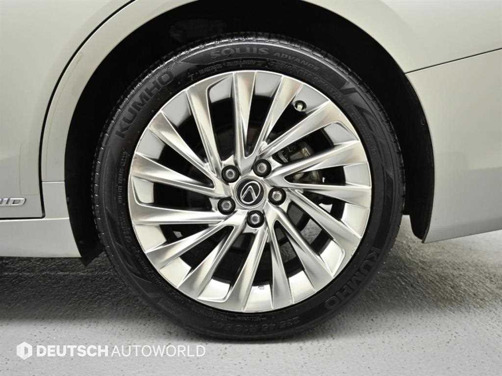 Lexus ES — photo 05