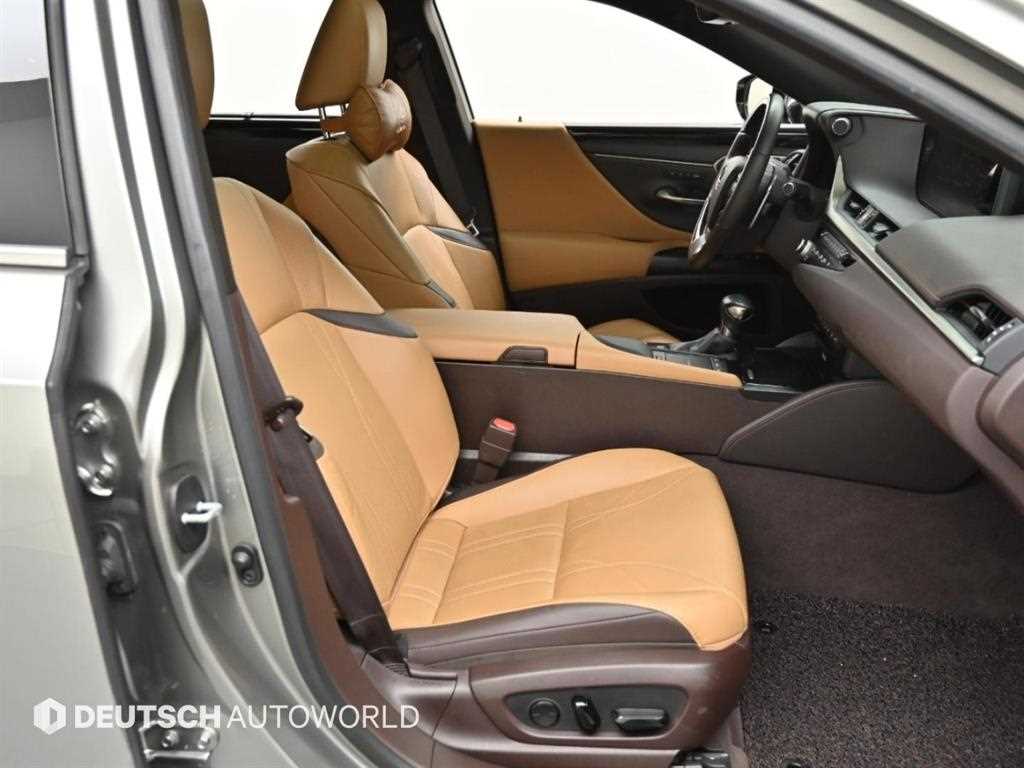 Lexus ES — photo 10