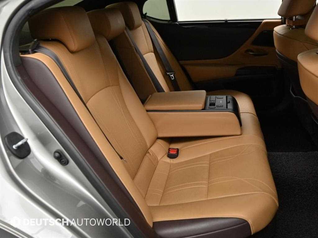 Lexus ES — photo 12