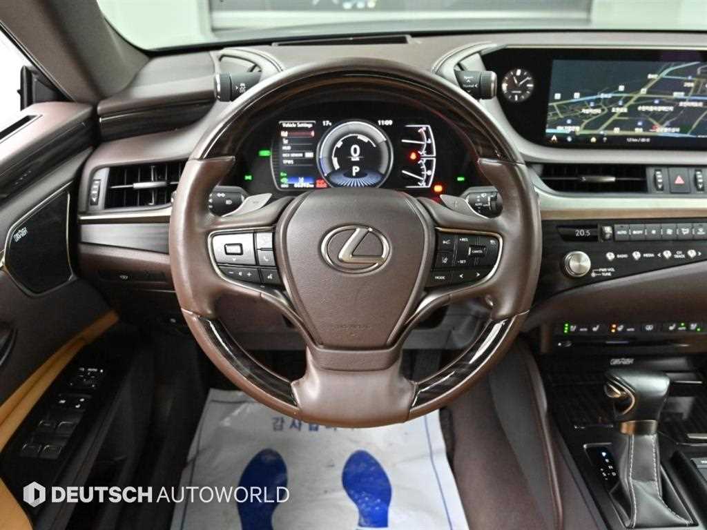 Lexus ES — photo 13