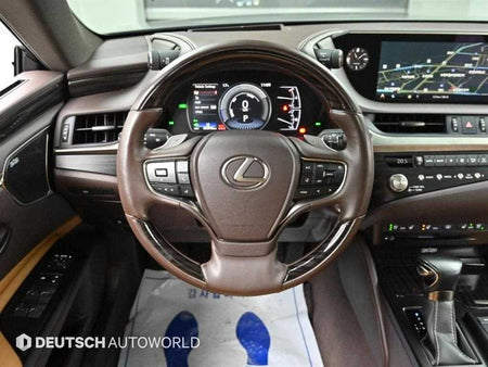 Lexus ES — photo 13